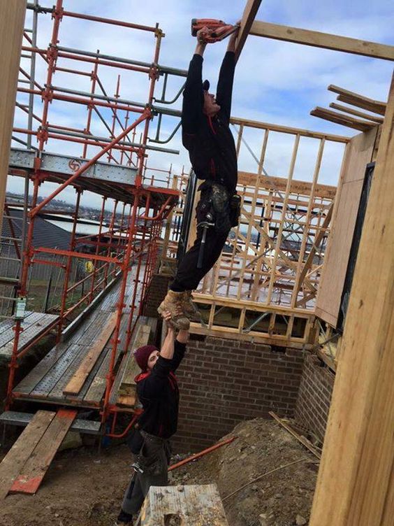 jjsafetyllc's tweet image. When OSHA says to use the "buddy system", I don't think this is what they mean!👀🫠 #SpookySZN #WorkerFail #OSHA #jjsafetyllc