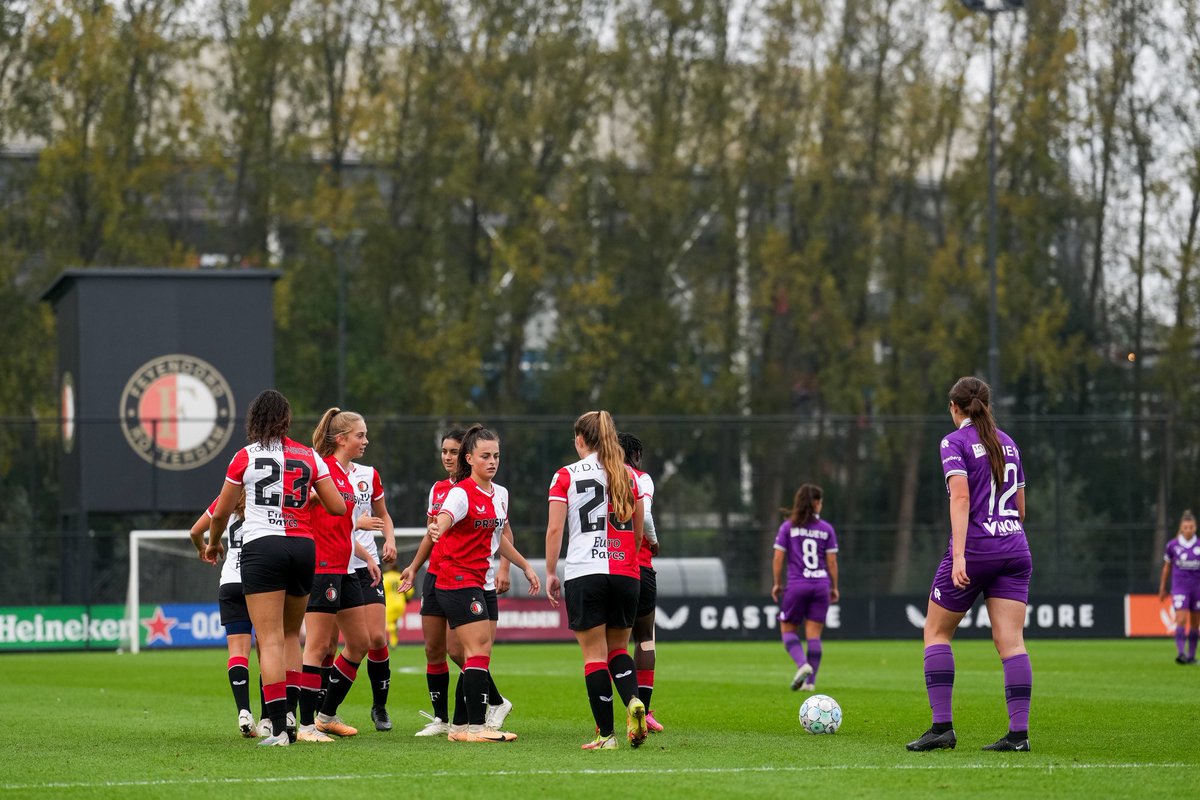 FeyenoordV1's tweet photo. 𝐃𝐨𝐞𝐥𝐩𝐮𝐧𝐭𝐞𝐧𝐦𝐚𝐤𝐞𝐫𝐬:

⚽️⚽️⚽️ Jada Conijnenberg
⚽️ Ziva Henry
⚽️ Romée van de Lavoir
⚽️ Dechamaily Lont
⚽️ Eigen goal Sparta https://t.co/RRFRH9VhMg