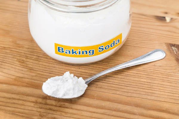 #NaijaFarmerTips
I'm bringing this back.
To control Cockroaches

Get Onion &amp; dice it into small pieces, then pour baking soda on it &amp; mix

Place it where they can eat the combination, when eaten it'll swell their stomach &amp; they burst

You'll have to find their bodies to clean up.