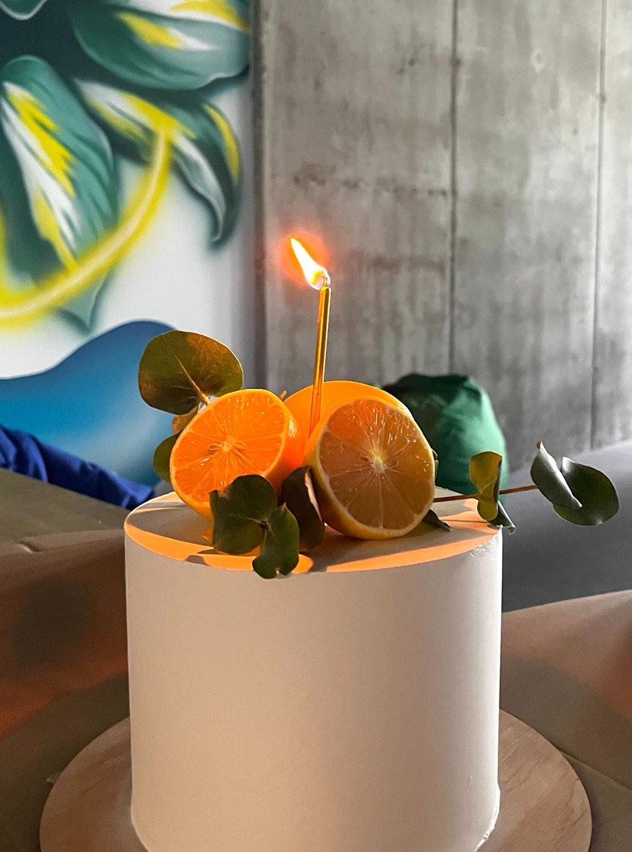 axdraft's tweet image. If life gives you lemons - celebrate the new ARR milestone with Friday Lemon Cake! 🥳🚀

Making a wish for many more successful years of growth, innovation, customer satisfaction, and lemons on the cake (if you know what we mean 😎🍋)

#AXDRAFT #DreamTeam #MilestoneCelebration