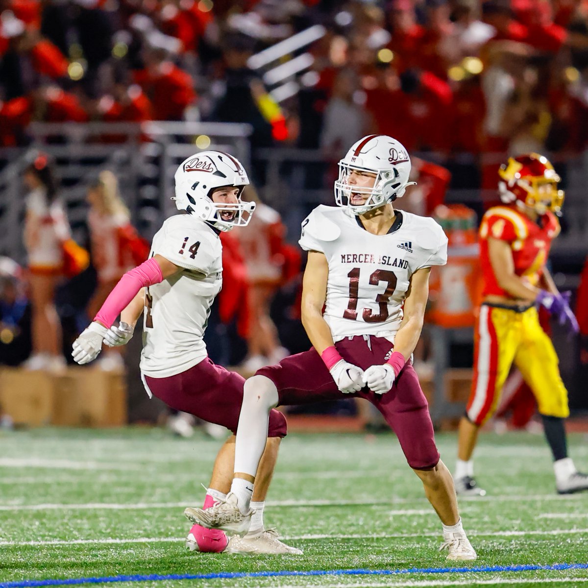 'Ders vs Newport photos are up! Huge win that locks a playoff spot. Revenge season! 🏈👊 <a href="/CoachDjayy/">DJ Mims</a> <a href="/mercerislandfb/">MercerIslandFootball</a>
👀📸 at tinyurl.com/3e4mb5ad