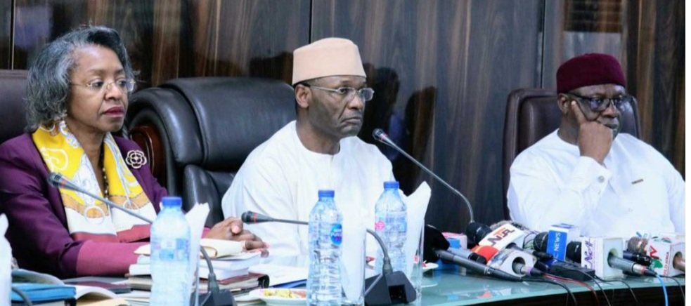 Another hilarious but unsurprising thing that happened in court today was INEC desperately begging the Supreme Court to reject Atiku’s request to submit Tinubu’s CSU records 😂😂😂

In a sane society, these guys should be in an underground jail!