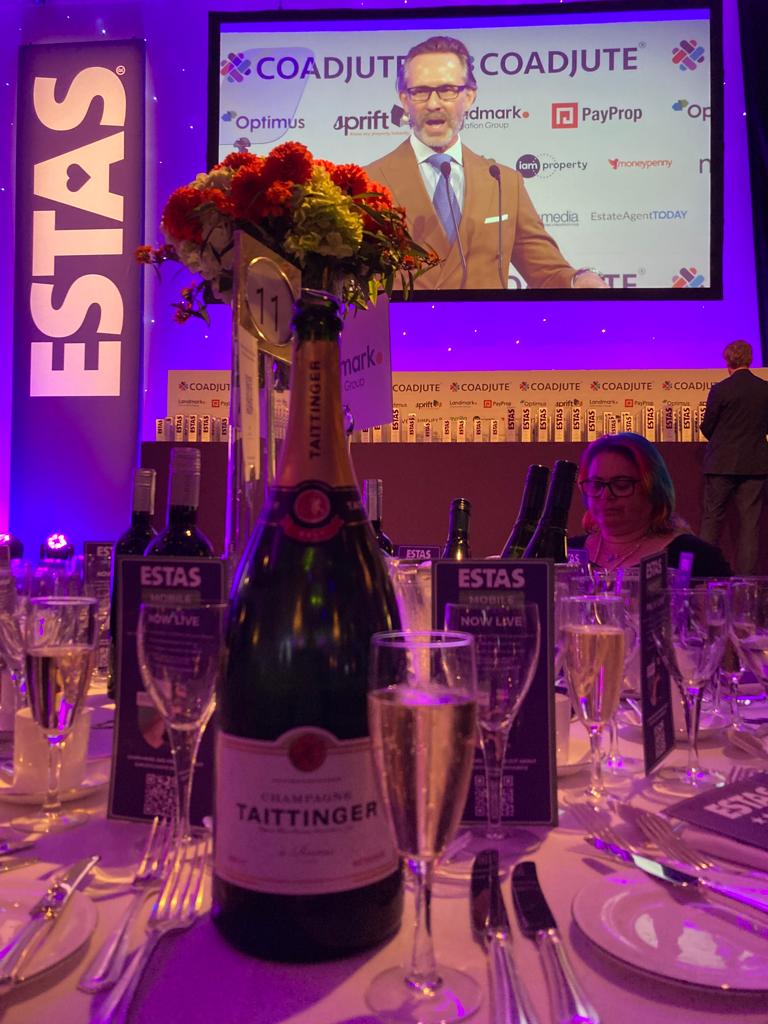 Metropix's tweet image. We&apos;re incredibly proud to have picked up the &apos;Best Supplier Award - Floor Plans&apos; at the #ESTAS2023 last Friday 🏆🎉

A big thank you to our customers who voted for us and congratulations to all the other award winners 👉 hubs.la/Q026qTlS0

#servicematters