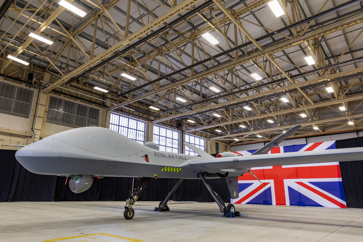 RoyalAirForce's tweet photo. It’s arrived! The first of 16 Protector aircraft, the RAF’s latest Remotely Piloted Air System, has arrived at @RAFWaddington ready for testing later this year.

Thanks @DefenceES, @GenAtomics_ASI &amp; @RAF_ISTAR for helping us achieve this milestone!

More👉 https://t.co/NuOFq4GkaD https://t.co/qrUlFBoveK