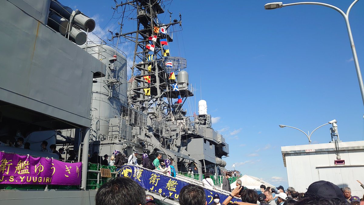 whiteapples719's tweet photo. オータムフェスタ行ってきた
潜水艦の上を歩ける機会はなかなかないw https://t.co/C0Idwo3bk4