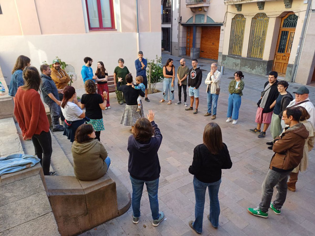 sostrecivic's tweet photo. Dissabte vam fer assemblea d'#ElCairó el nostre #HabitatgeCooperatiu de #Granollers. Vam fer l'acollida de les noves incorporacions: ja som més de 20 membres del grup impulsor!

👉https://t.co/ZoZ3UrPcsp https://t.co/far9ka2x3m