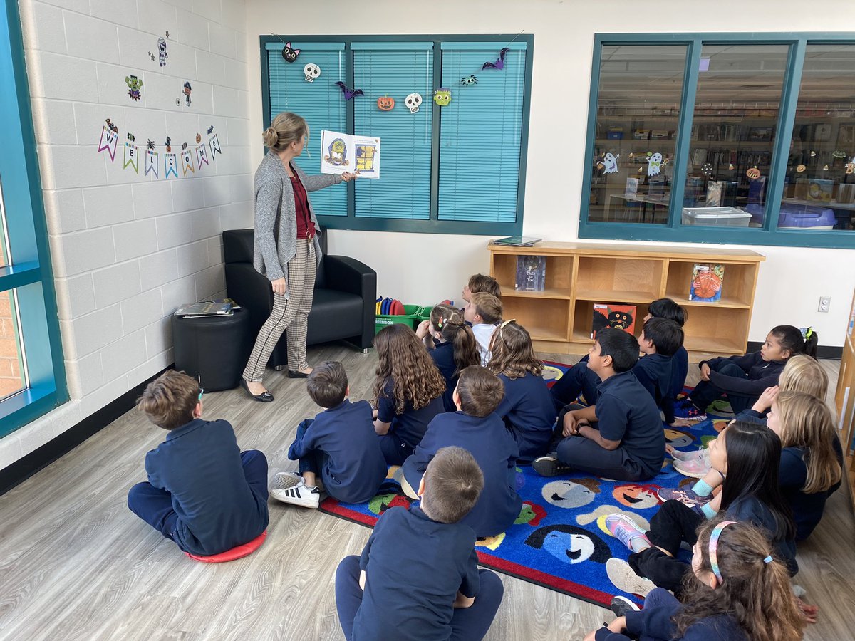 mrschoong103's tweet image. Happy Canadian School Library Day! We are enjoying Halloween stories in the library with Mrs. Smith. Thanks for all the work you do! #CSLD2023 @stbernhcdsb