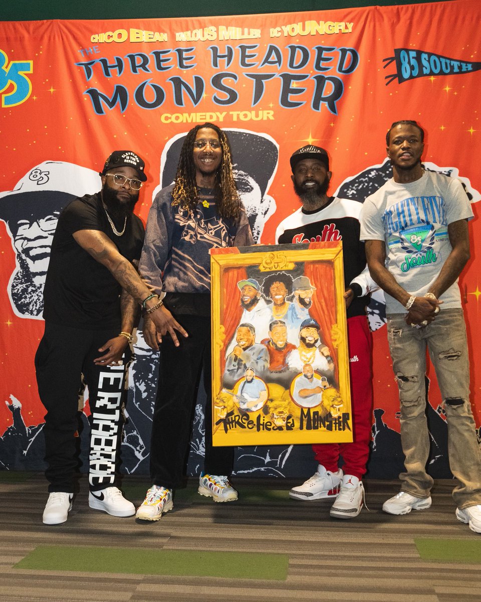 HakimsArtNStuff's tweet image. It’s a beautiful day to be alive!

Had to go back to the show with an even better painting 😅
Thanks for taking my piece on stage  @85southshow 
Bring me on the trap sometime 💪🏾🤞🏾