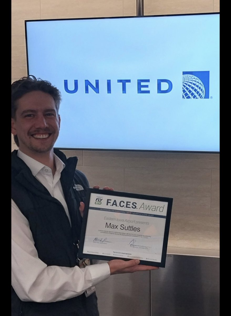 @UnifiAviation employee Max being recognized for providing exceptional customer service to our @united passengers @fly_CID Thank you Max for ensuring that every customer receives the best possible experience🙏 #goodleadstheway @ChrisEarley78 @Jmass29Massey @jacquikey