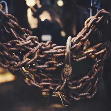 Clocks are changing this week and the UK is back to what feels like eternal darkness. Check out these top motorcycle security tips to make sure you're staying secure in the darker months... tinyurl.com/y5c3ff3a