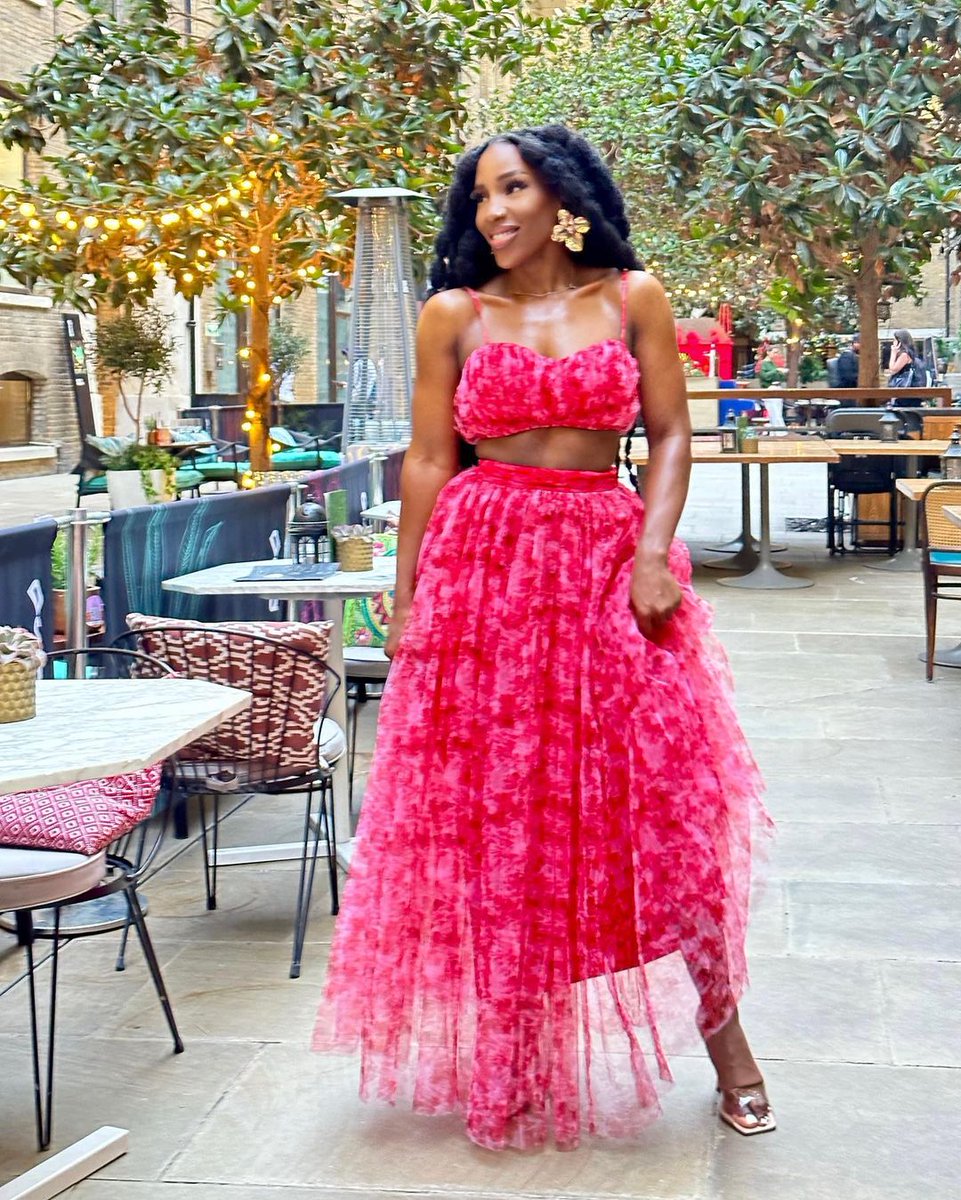 itsthestylehive's tweet photo. For a brunch look, @iamchristellenganhou paired a 2 piece floral outfit from #Asos; which features a bralette and mazi skirt; with perspex heels and earrings from #Zara.

Thoughts?

#TheStyleHive 
#StyleInspiration 
#BrunchStyle https://t.co/0qDmFlw3T4