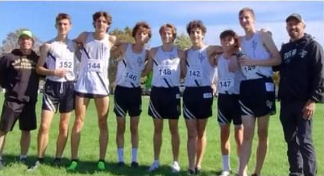 ExperienceOFHS's tweet image. We don&apos;t mean to BRAG, but our @BengalBoysXC team won the Regional Championship this weekend, the first time since 2009! Congratulations, Bengals, for all of your hard work! #TheBengalWay #Runrunrun