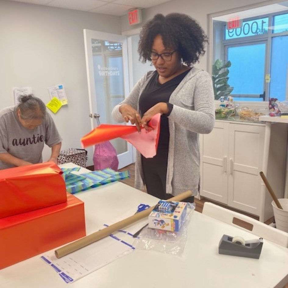 #DreamTeam Five awesome ladies showed up and showed out wrapping a record number of birthday gifts. The power in numbers! Learn more about the cause that drives their generosity: extraordinarybirthdays.org #extraordinarybirthdays #hopedealers #community #eob #happybirthday
