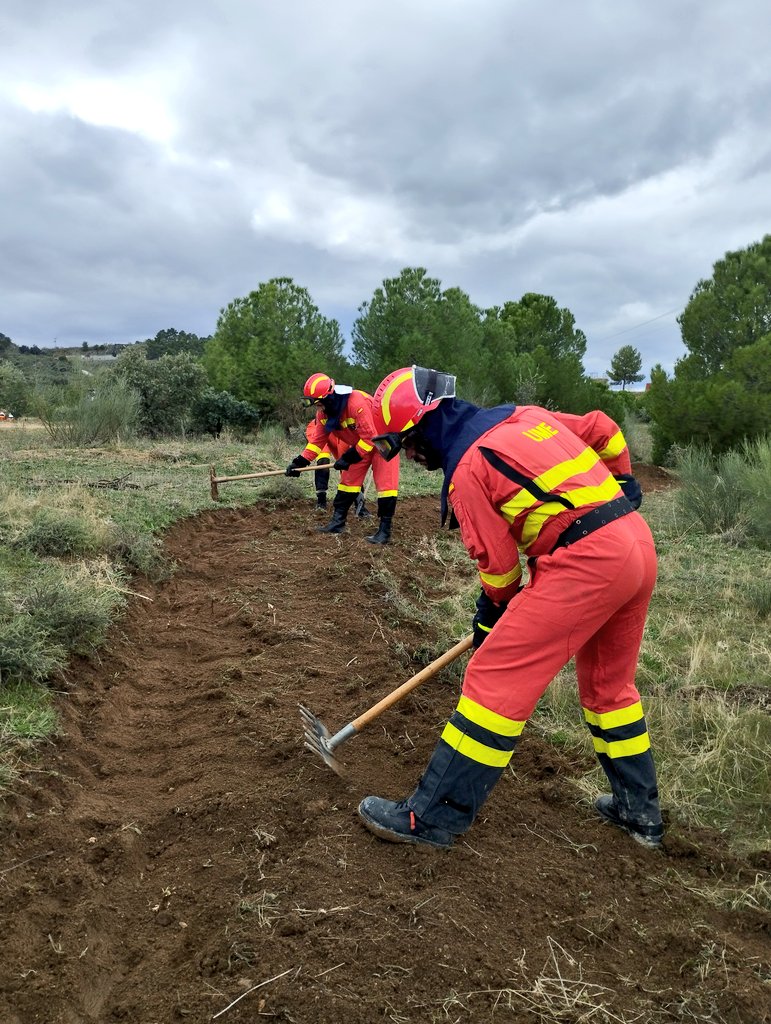UMEgob's tweet image. Comienza en la Academia de Infantería de Toledo #ACINF la fase presencial del Curso Básico de Emergencias #CBE 2023

En diferentes tandas y hasta el próximo 1 de diciembre, los 442 alumnos 🧑‍🎓👩‍🎓adquirirán una formación básica en el ámbito de las emergencias naturales 

#EMES