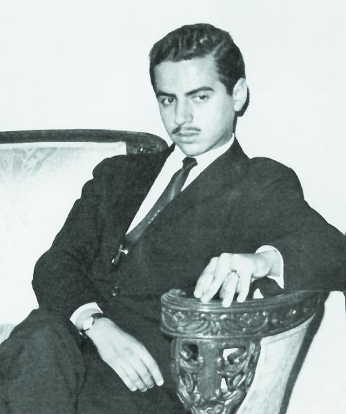 MaTeresaEalyMx's tweet photo. “El gran diario de México” tiene casi 107 años de vida, hoy celebramos que desde hace 54 ha sido liderado por un hombre a quien tengo el honor de llamar “papá” #Ealy. Son muchos los momentos históricos de lucha por la pluralidad y la democracia (vivimos y celebramos esos valores en nuestra familia). También festejamos aquellos hitos que han marcado la evolución de @El_Universal_Mx. ¡Muchas felicidades papá!