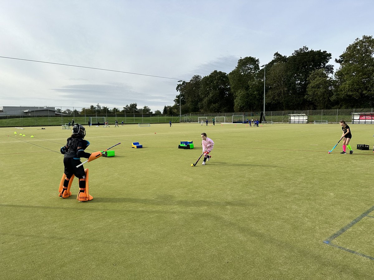 Do love #lgjshockeycamp with @LGS_Sports & @LGJS_sport pupils. Perfect weather for it! @Y1Hockey