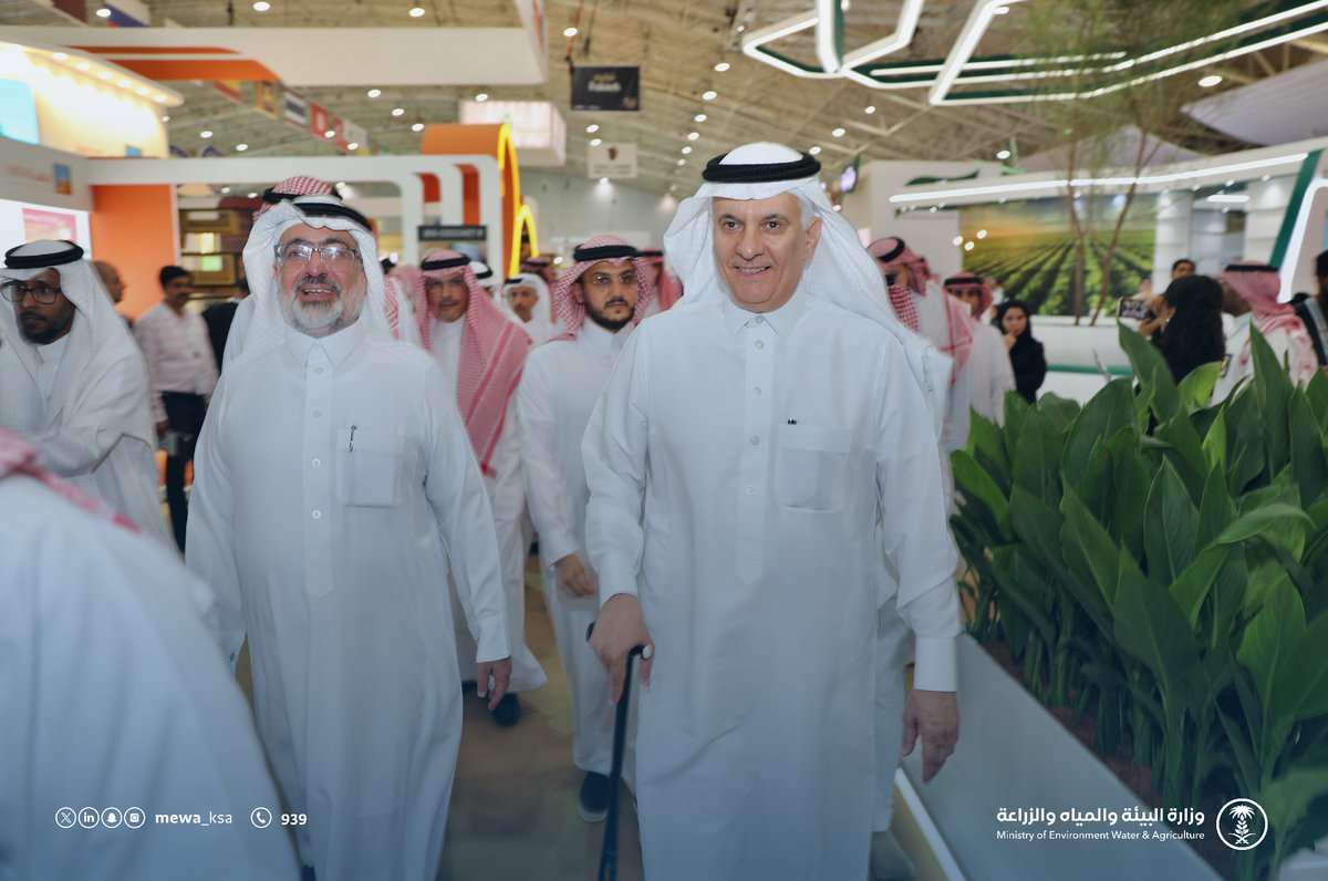 MEWA_KSA's tweet photo. معالي الوزير يفتتح #المعرض_الزراعي_السعودي ، ومنتدى التقنيات الزراعية، "الأمن الغذائي والاستدامة" في دورته الـ40، والذي يستمر حتى 26 أكتوبر، في مركز الرياض الدولي للمؤتمرات والمعارض. https://t.co/ZfXiQNBzfN