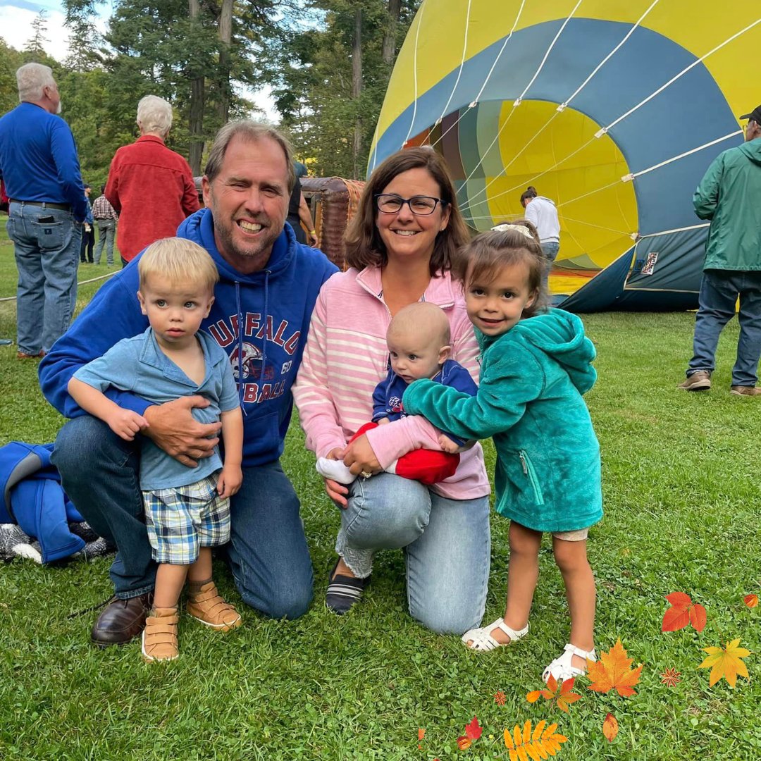 marathonmrp's tweet photo. President of Marathon Tod Cislo, his wife, Tina, and family enjoyed a hot-air balloon ride over Letchworth State Park. 🎈

#letchworth #letchworthstatepark #marathonroofing https://t.co/2jjDIethjQ