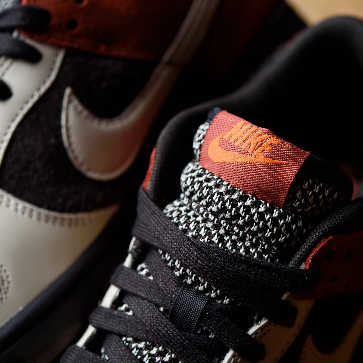 JustFreshKicks's tweet photo. The Nike Dunk Low "Red Panda" releases this Friday 🍂

Links => https://t.co/SpBCYaT1WJ https://t.co/Vov3gLEeVq