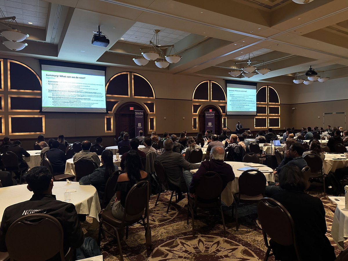 🙌🏼FULL HOUSE! 

Very happy to have you all here! 
#DA3Symposium