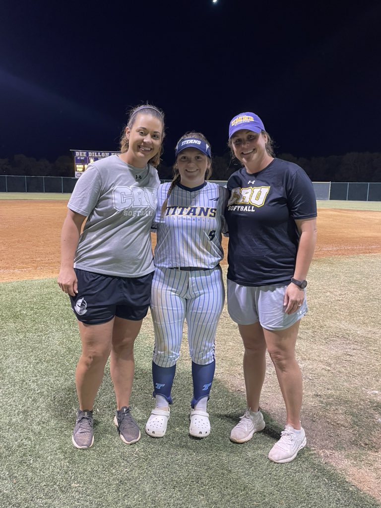 Had a great camp at UMHB Friday. Big thanks to Coach Mojica and Coach Brown for putting it on and for hosting our showcase this weekend! 
<a href="/CruSoftball/">UMHB Softball🥎</a> 
<a href="/UMHB/">Mary Hardin-Baylor</a> 
#GoCru