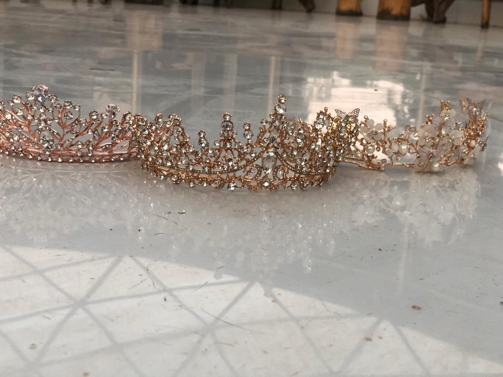RangeRoverMom's tweet photo. @RealTalkFadzie Crowns and tiaras for sale from $10
In Harare 
Call or WhatsApp 0782155001 https://t.co/SrjjuLmsmX