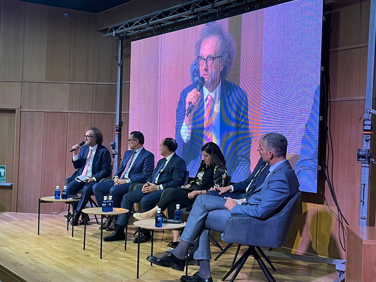 EUCA_Trade's tweet photo. 🚤 LOGISTICA Y TRANSPORTE: Especialistas del panel de logística y transporte sostenible celebran el compromiso e intercambio entre del sector privado y publico de la #UniónEuropea y #Centroamérica
📺 Síganos a través del Canal YouTube de @EUCA_Trade https://t.co/P0jsaQuiqz https://t.co/0KusoM4QBB