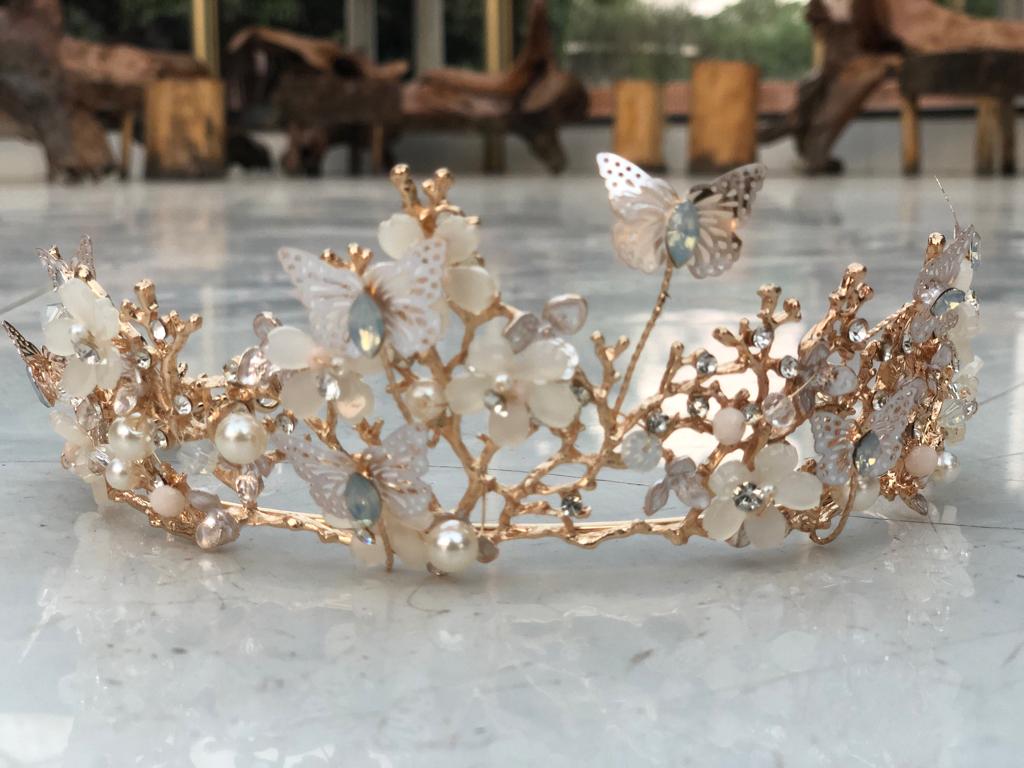 RangeRoverMom's tweet photo. @RealTalkFadzie Crowns and tiaras for sale from $10
In Harare 
Call or WhatsApp 0782155001 https://t.co/SrjjuLmsmX