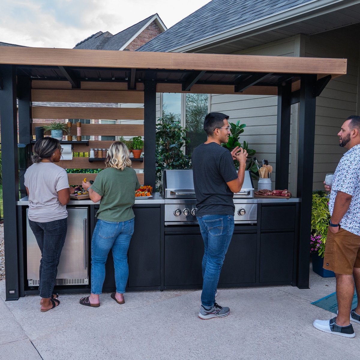 backyrddiscovry's tweet photo. Elevate your outdoor cooking game with our all-new outdoor kitchen!

Turn your backyard into a culinary paradise with plenty of prep space, a propane grill + infrared searing burner grill, and a roof for all-season cooking.

Pre-order yours and get 25% off https://t.co/BDuprz0H7O https://t.co/fld7EvMian