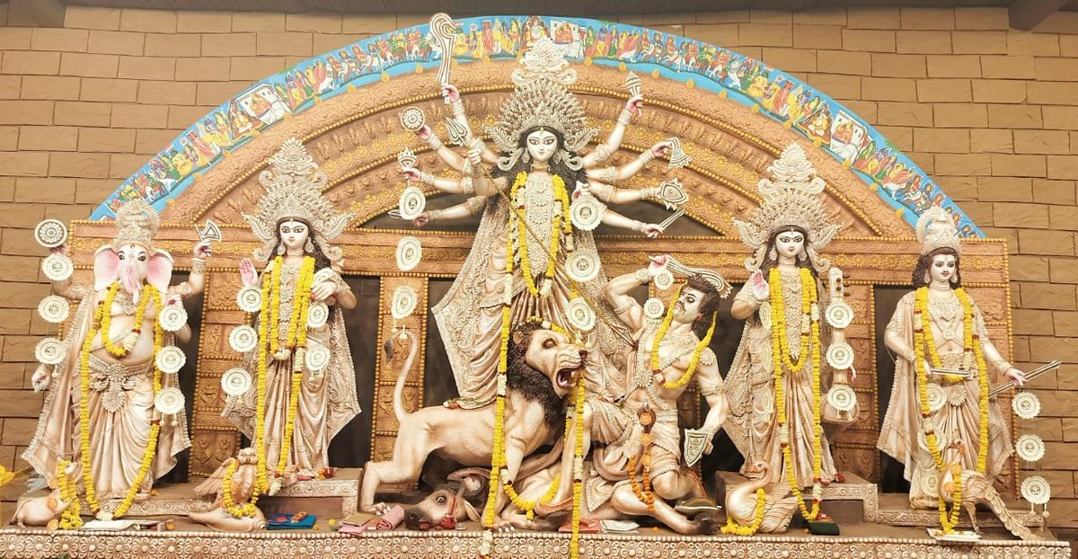 airnewsalerts's tweet photo. #DurgaPuja is being celebrated across Delhi with religious fervor. At Chittranjan park, a huge pandal has been set up. Glimpses of Durga puja.

#AIRReport - Dipendra kumar https://t.co/nsadv4pyU5