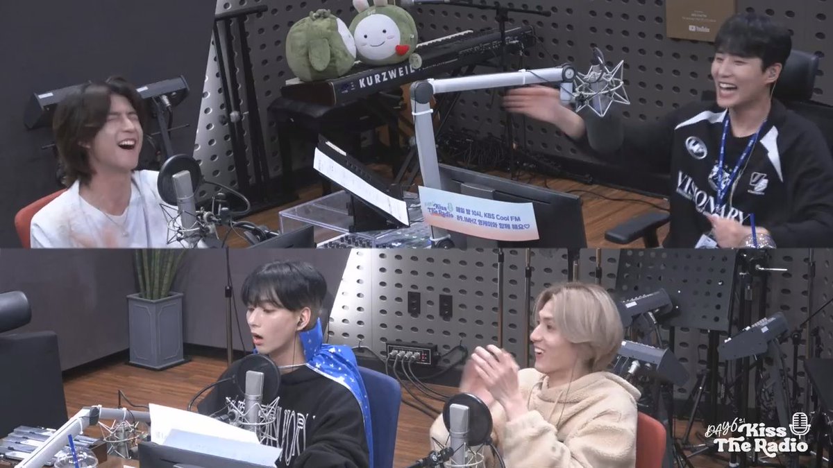 231023 데키라 (데이식스 영케이, 엑스디너리 히어로즈 오드, 준한, 주연) DAY6 Kiss the Radio (Young K, Xdinary Heroes O•de Ode, Jun Han, Jooyeon)

YT: youtube.com/watch?v=hDEu9x…