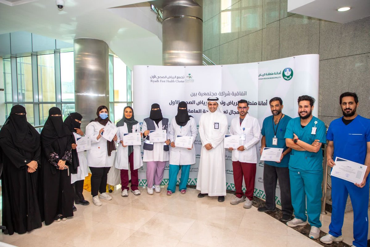 Cluster1_Riyadh's tweet photo. مدير عام الصحة العامة بأمانة منطقة الرياض د. وليد الجربوع يدشن حملة #رايتك_وردية؛ التي يقيمها #تجمع_الرياض_الصحي_الأول لمنسوبات الأمانة تزامناً مع #شهر_التوعية_بسرطان_الثدي. https://t.co/OuYAEegfe5