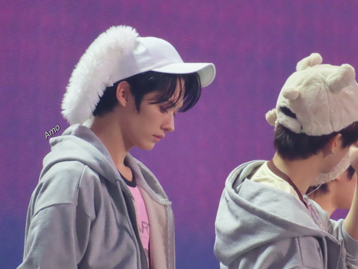 know_ilee's tweet photo. 20231022Seoul CON
“What were you thinking when you bowed your head?”
#LeeKnow #리노 #leeknow https://t.co/FSVf3b9epF