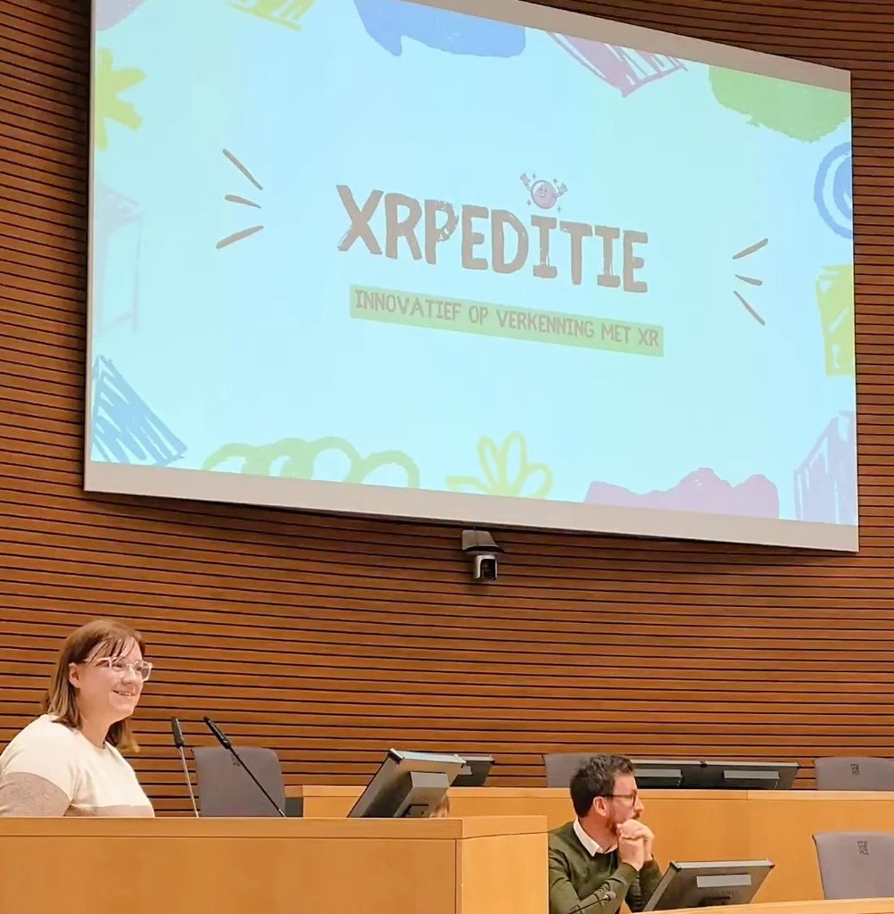 Kim Dekeyser (@kimthousiast) on Twitter photo We gingen vandaag op XRpeditie 😅 met de West-Vlaamse leerkrachten lager onderwijs 🫶 
#VR #AR #XR #MR #keynote #howest <a href="/howest/">Howest</a> We gingen vandaag op XRpeditie 😅 met de West-Vlaamse leerkrachten lager onderwijs 🫶 
#VR #AR #XR #MR #keynote #howest <a href="/howest/">Howest</a>