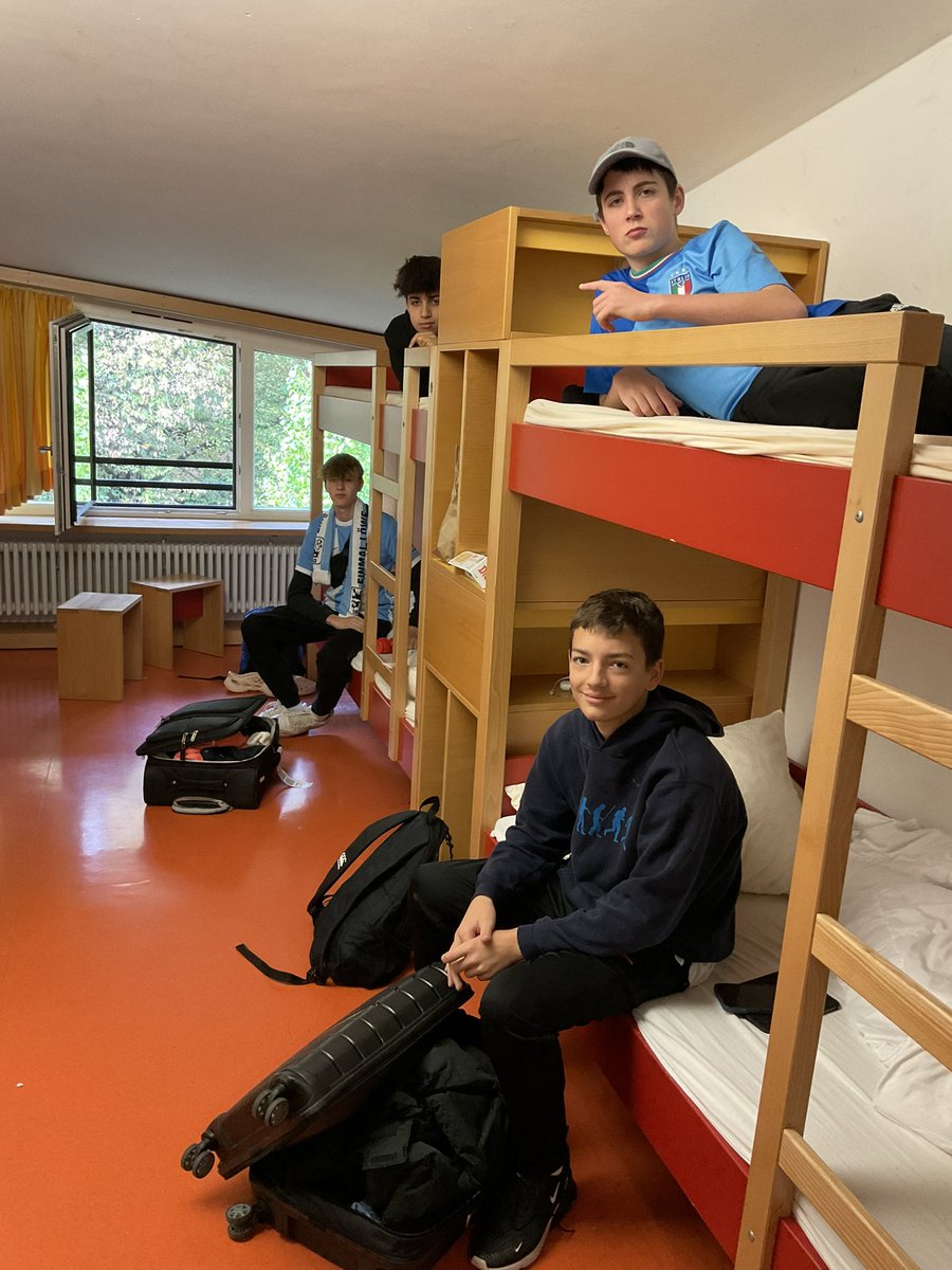 SGC_German's tweet photo. Room checks https://t.co/F1WGHxOWip