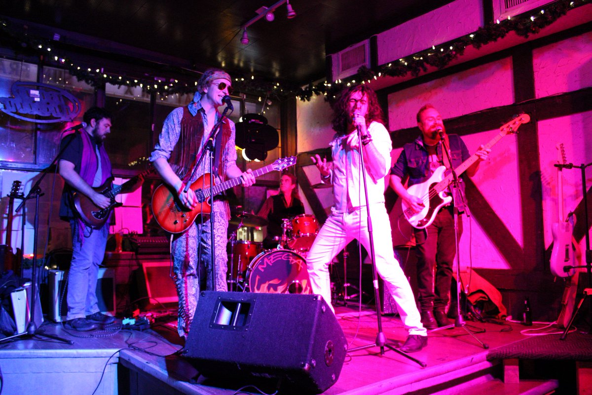 stonednrolling's tweet photo. THANK YOU @LinsmoreTavern, AND EVERYONE THAT GOT ANGRY WITH STONED AND ROLLING ON FRIDAY NIGHT!!!

Where do you want to see us play next?

#rocknroll #livemusic #rollingstones #livemusictoronto #coverband #tributeband #hackneydiamonds https://t.co/YkwDGZ1UVd