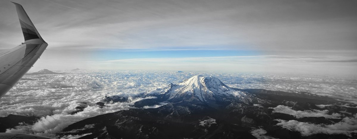 daphobes's tweet photo. Thank you @AlaskaAir for another great flight with early arrival! #mtrainier #ASA563 https://t.co/T5LlyC1Byt