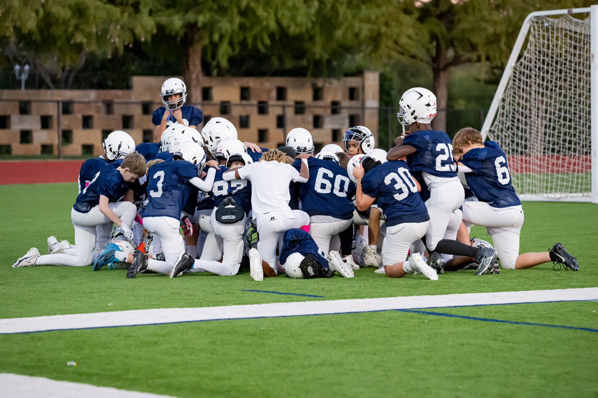 EMSBoysAth's tweet photo. 7th Grade Action Shots‼️

📸: JHelmick Photography 

#EMSDawgPound | #BTB https://t.co/C7r8oUE0BQ