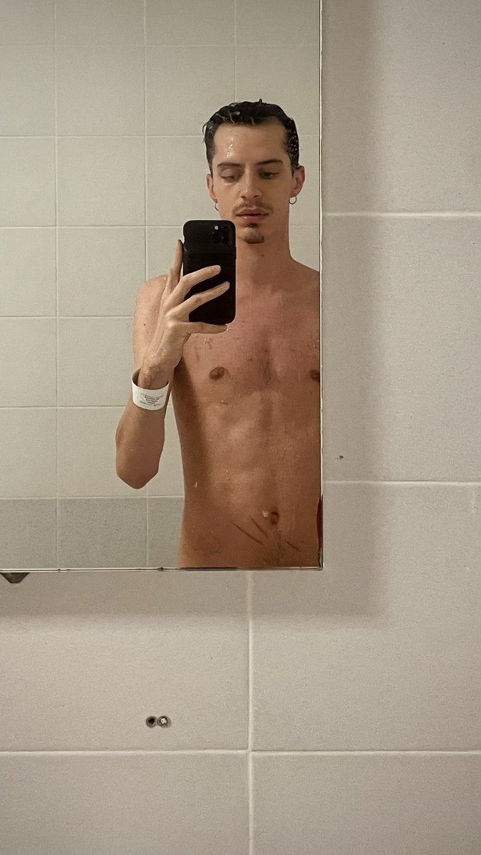 micsej's tweet photo. Qualcuno vuole essere aggiunto negli amici stretti di Instagram su cui pubblico porcate, fatemelo sapere con un retweet e un commento col vostro nickname. Ig: riccardogheda https://t.co/p4tVz9fz6w