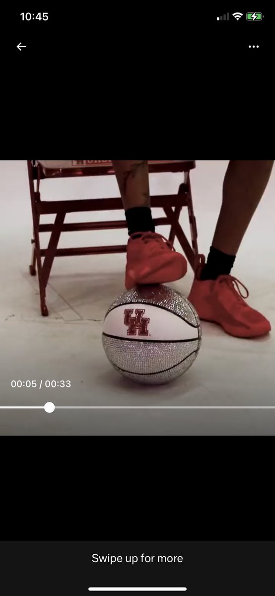 TomballAces's tweet photo. @UHCougarWBB Do they sell these basketballs??? https://t.co/4crpCzZk5e