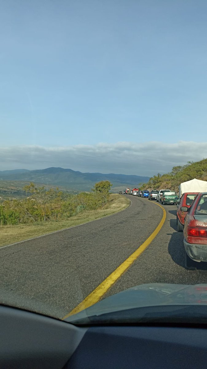 nvinoticiasoax's tweet photo. #AlertaBloqueo 🛑
Se reportan bloqueos carreteros activos en:
- Entrada a Cacaloxtepec
- Entrada a San Andrés Dinicuiti
- Desviación a Tezoatlán 
Estos por parte de pobladores de agencias de San Andrés Dinicuiti.

⚠️ Se recomiendo tomar vías alternas. https://t.co/EAudmBipzJ