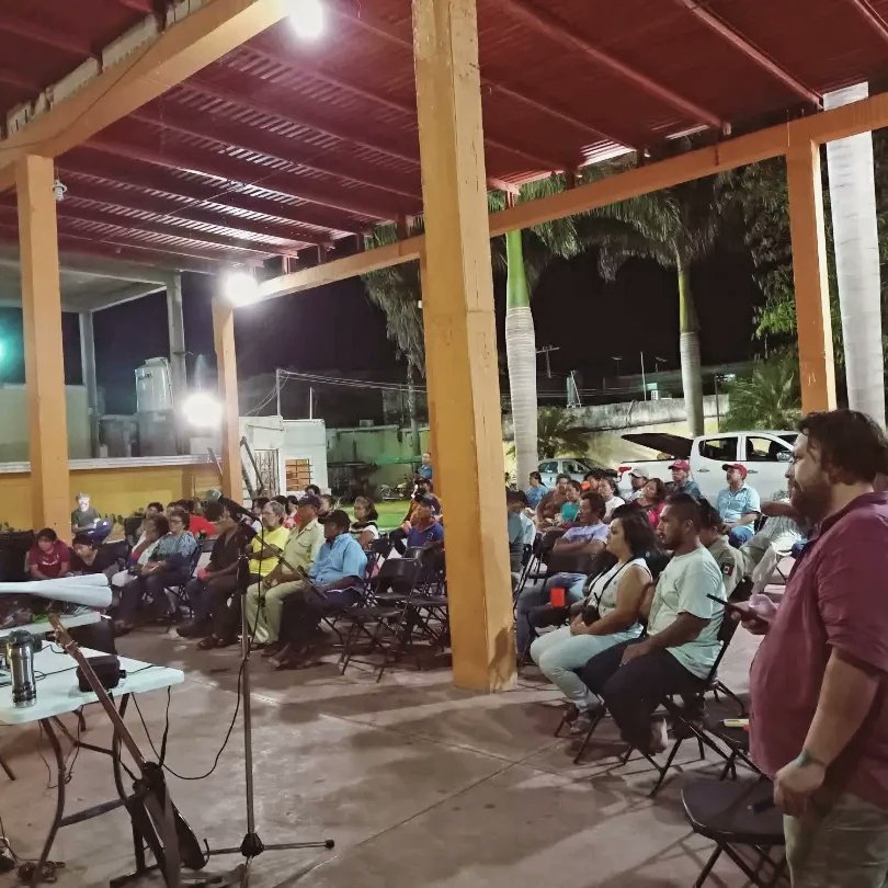 SandraGayou's tweet photo. Ayer fuimos a #Ixil a presentar el corto-documental @AsomaVenado 🦌📽️ Gracias a Beti, Trini, Cecilio, Esteban y Neftaly por la invitación y por ser parte del proyecto 🙌🏾 @redrrjo
#NoALosMegaproyectos #CortoDocumental #CineIndependiente #cortometraje #cinemexicano #Documentary https://t.co/OUBEfk7bWf
