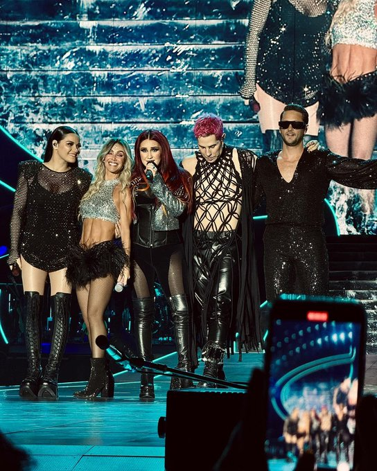 rbdmaniaco's tweet photo. NUNCA SUPERAREMOS! Anahi confirma que vai se afastar novamente dos palcos após turnê com RBD. 😭💔

"É a minha última dança, é uma despedida que vou levar para sempre em meu coração. Este show é o mais importante da América Latina dos últimos anos, do grupo mais incrível que já existiu"