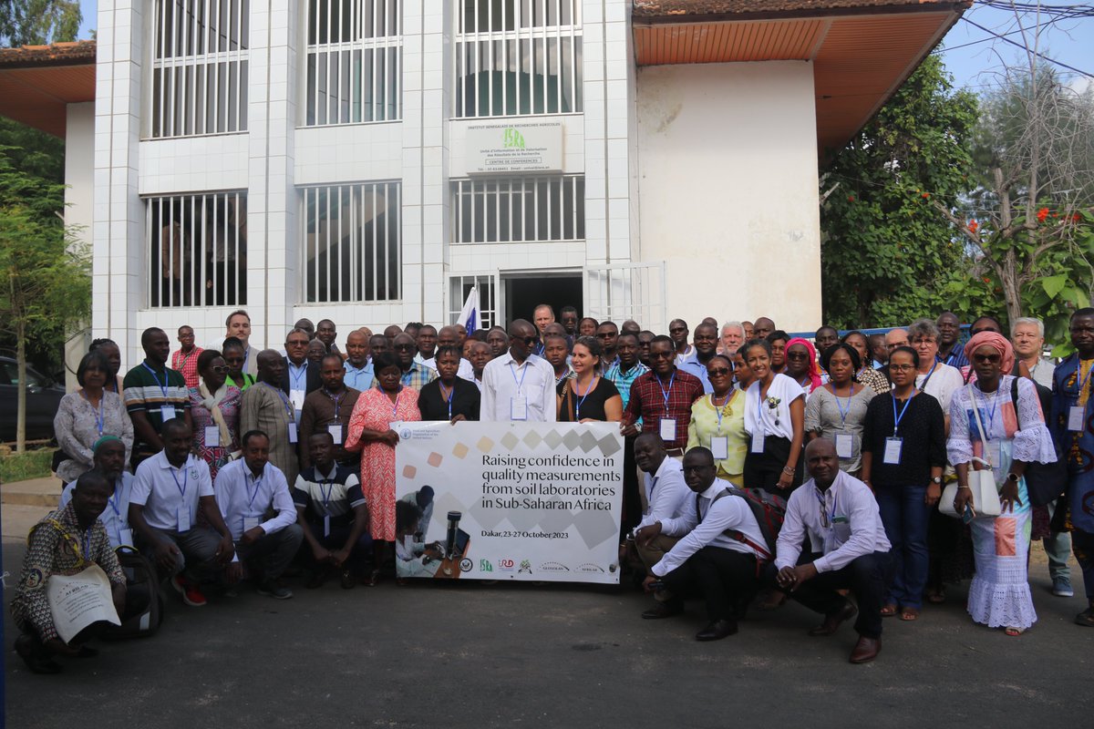 #HappeningNow 
📍Dakar-2⃣3⃣-2⃣7⃣ oct 
➕9⃣0⃣ chercheurs réunis en formation pour renforcer la fiabilité des mesures de qualité des laboratoires de sols en Afrique subsaharienne #AFRILAB
Objectifs:
✅Assurance &amp; contrôle qualité des labos
✅Mesures des indices en santé &amp; sécurité