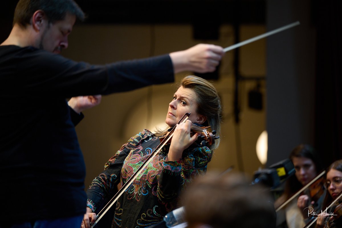 HastingsPhil's tweet image. A behind-the-scenes look at our #Hastings Philharmonic Orchestra dress-rehearsal last week on Wednesday 18th October 2023 @The_White_Rock. 

HPO with Natalia Lomeiko &amp;amp; Yuri Zhislin
➡️ hastingsphilorchestra.co.uk/18th-october-23
📷 Peter Mould 

@Visit1066 | @1066Hour