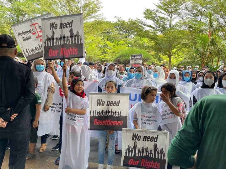 RHaiadri's tweet photo. I’m deeply terrified to hear the news of commit suicide of our follow dear #refugees in Indonesia . 

#UNHCR The number of suicides is increasing day by day , Count, 12 years is not short time . #Stop business 

 #Help_Refugees_in_Indonesia https://t.co/Mz2Ai7AmxQ