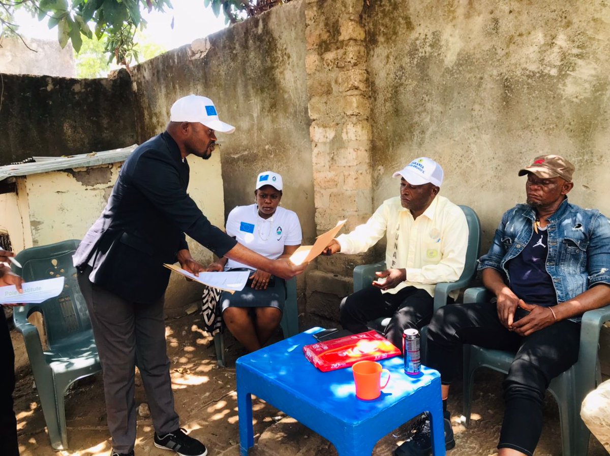 #Poleinstitute,les jeunes du cadre de k'lesa ont déposé le plaidoyer pr la paix au fédéral de L'UNAFEC . Content d'apprendre des actions menées par ces jeunes favorisant le vivre ensemble et la cohabitation pacifique. Il a promis son accompagnement rien que pour la paix.(23/10)