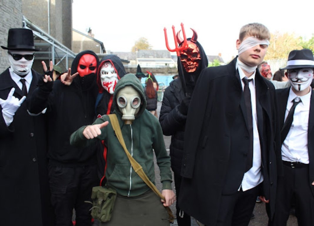 DeerparkCBS's tweet photo. Ahead of Friday's Halloween Dress Up Day, a quick look at some of last year's costumes #halloweenideas #halloweencostumes #halloween #halloweenmakeup #cork #school #teaching #learning #midtern #schoolghost #ghost #haunted https://t.co/AXPVAg15Ul