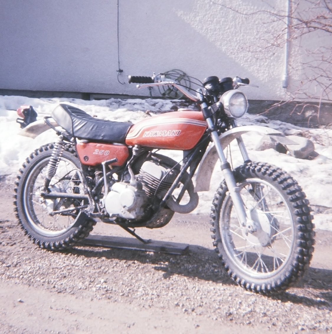 1971 Kawasaki 250 F8 
Street / Enduro 
My first motorcycle 
Let The Good Times Roll #motomonday #kawasaki #braaap #2stroke #2smoke