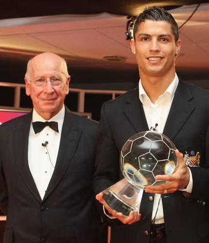 GamexTvPro2's tweet photo. @Cristiano @Cristiano Not a word on the greatest player of your former club ? https://t.co/CpUUPULzav